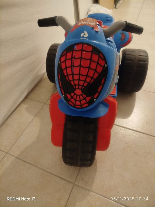 Mota 4 a bateria do homem aranha