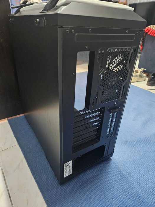 ASUS - Caixa de PC e Fonte de Alimentação