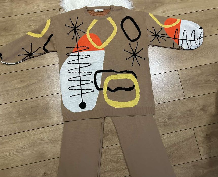 Стильний жіночий костюм