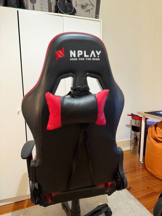 Cadeira Gamer NPLAY vermelha e preto -Até 130 kg – Impecável