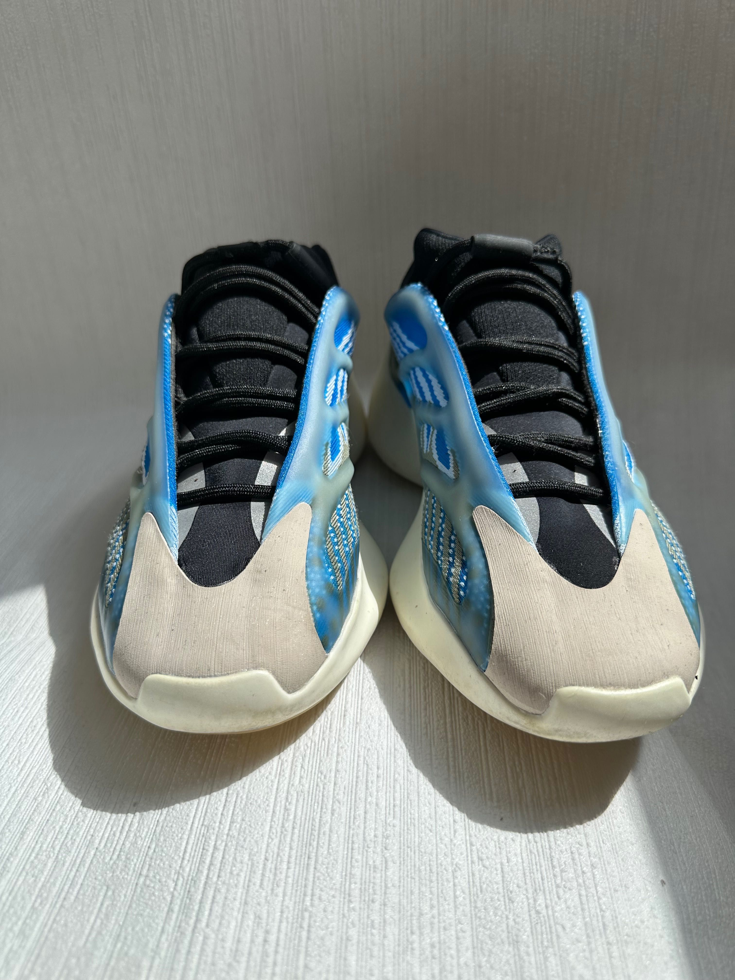 Оригінальні кросівки adidas yeezy 700 v3 Arzareth