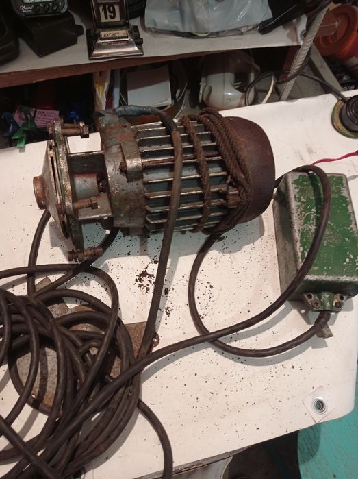 Электромотор ,домкраты,