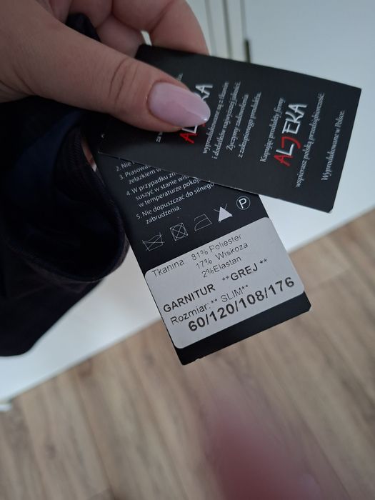 Nowy garnitur z metką