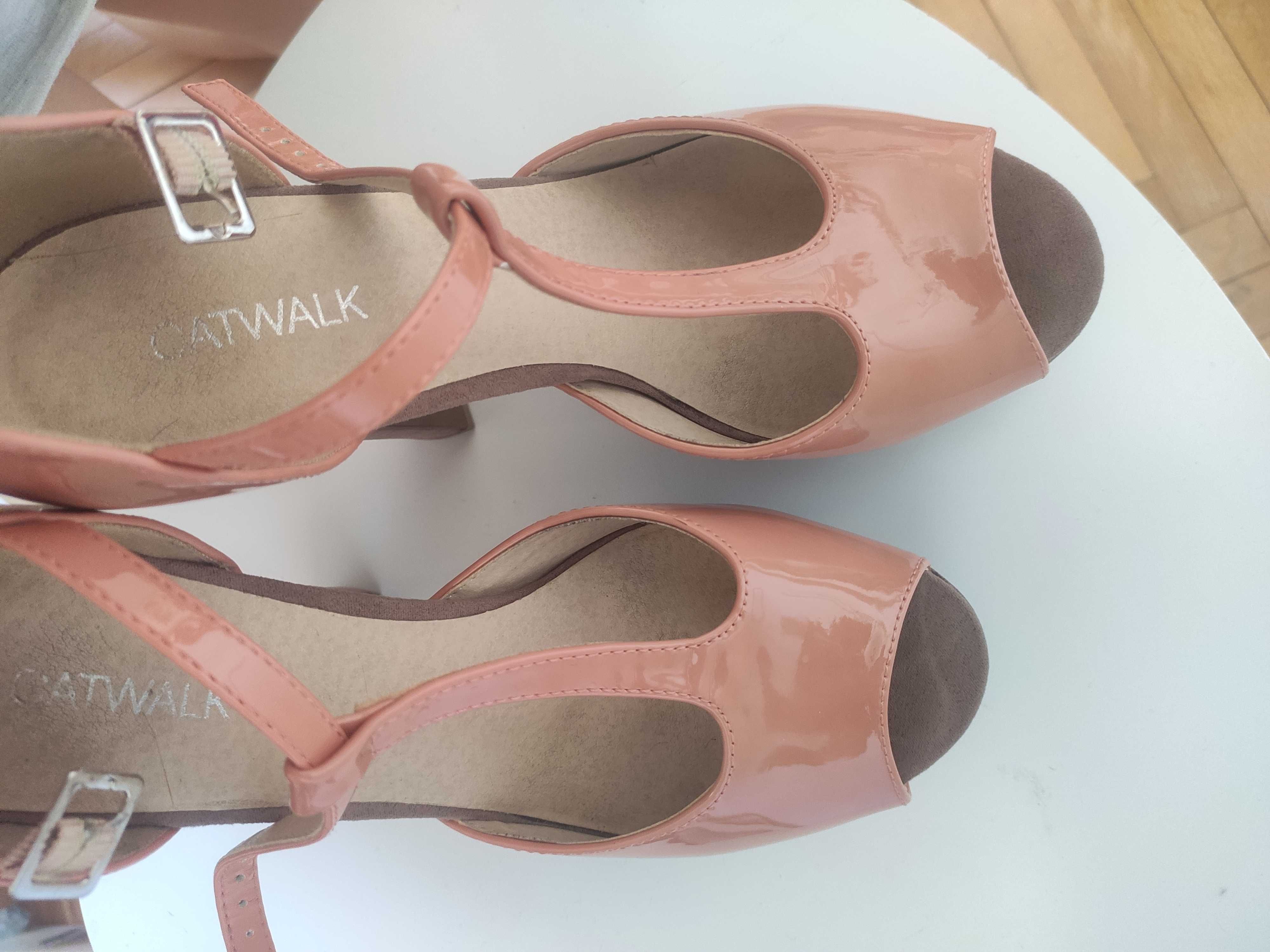 Retro sandałki piękne buty na obcasie i platformie wysokie Catwalk 38