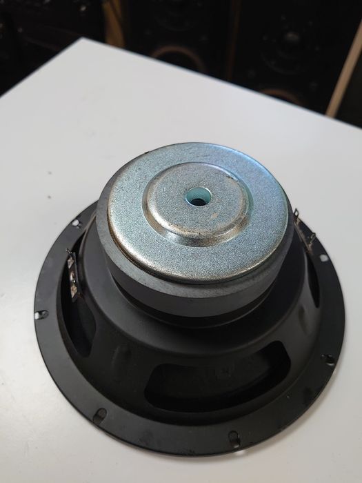 Автомобильный мидбасовые динамики 20см увеличенной мощности. 2х5,6ом