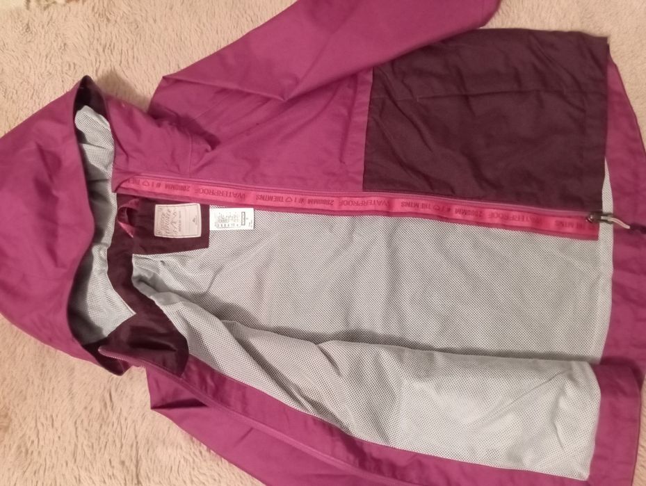 Kurtka przeciwdeszczowa decathlon 8-9 lat
