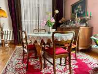Eleganckie zabytkowe meble do salonu