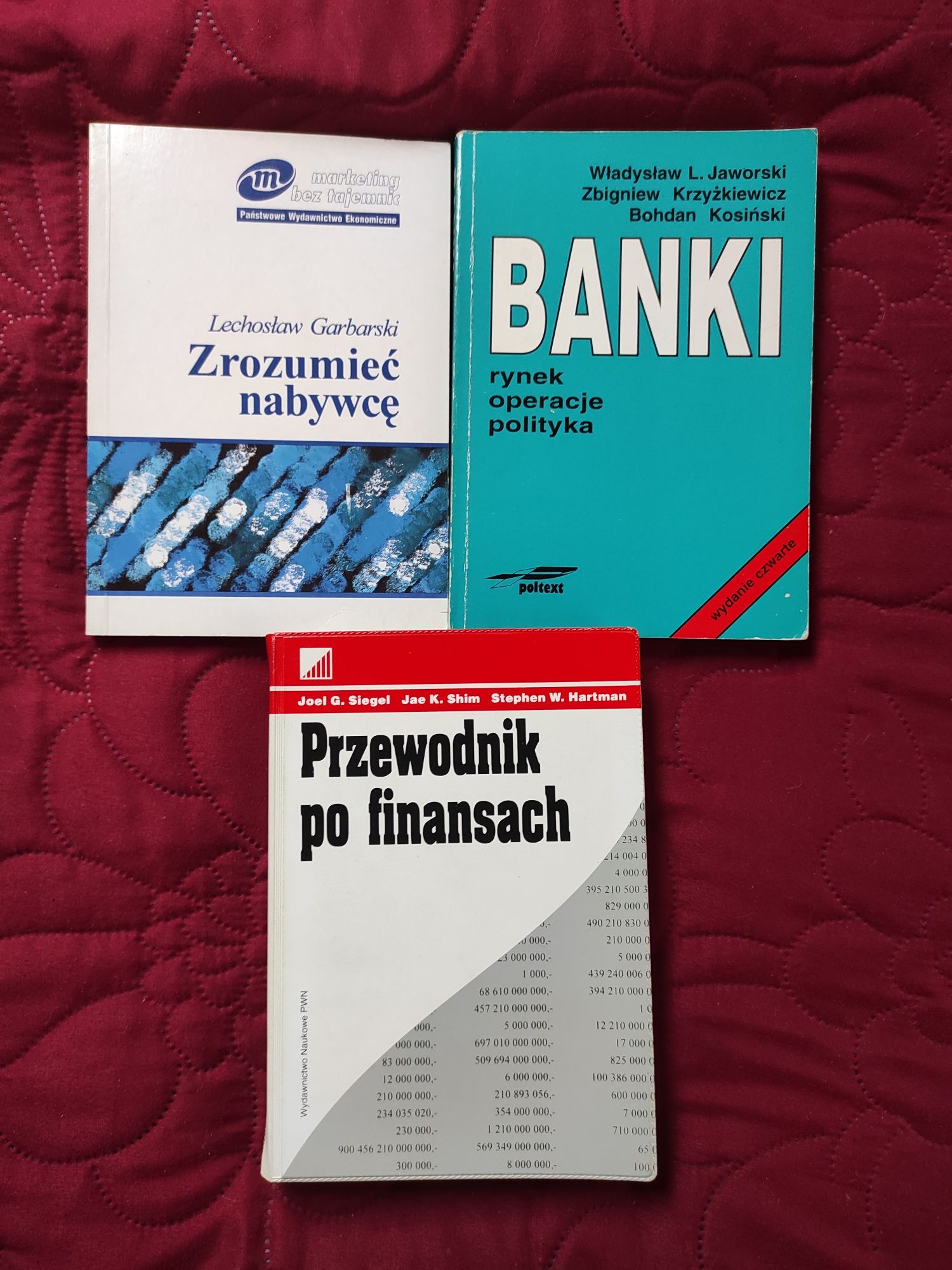 Trzy książki Banki, Zrozumieć nabywcę i Przewodnik po finansach