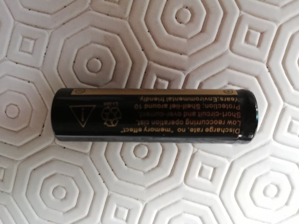 Pilhas / baterias recarregáveis 14500 ( AA ) 3,7V
