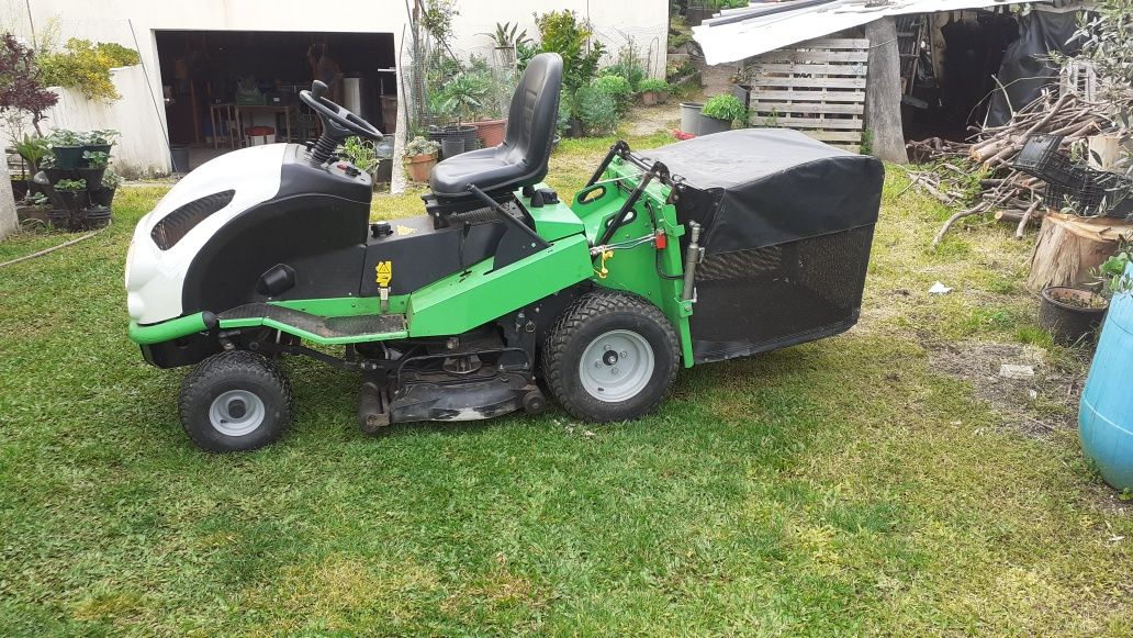 Trator corta relva Etesia