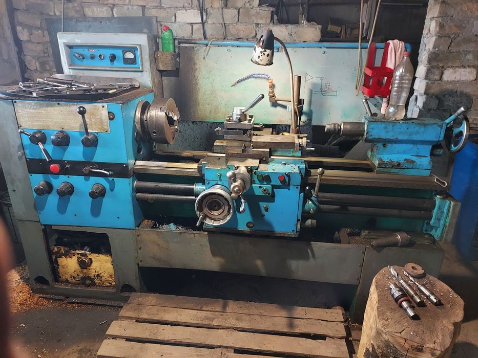 Токарний станок 1Е 95