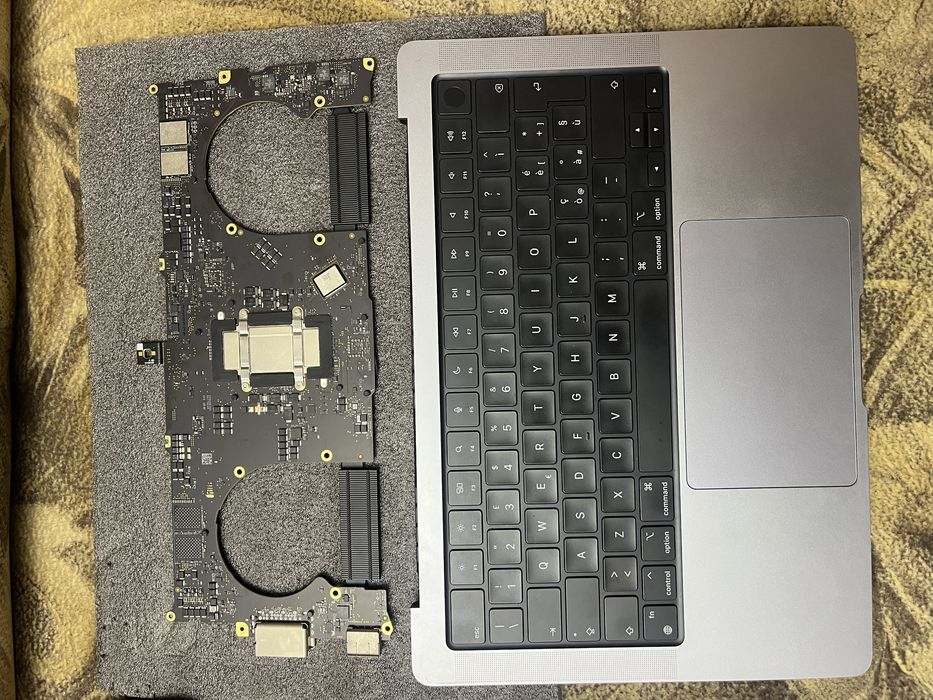 Запчастини для macbook 14 m1 pro a2442 ідеальний стан розбір