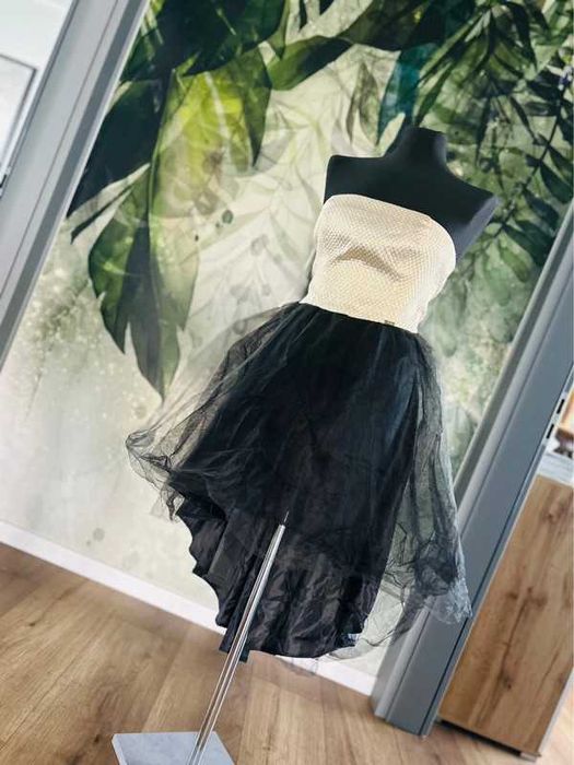 Elegancka balowa sukienka złota s 36 przedłużany tył tiulowa