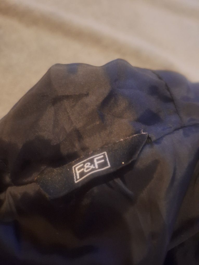 Ciemna pikowana kurtka z kapturem marka F&F rozmiar L 40