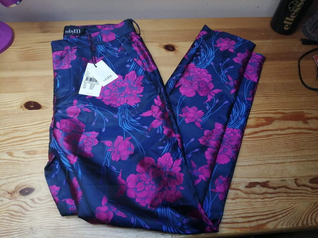 Spodnie w kwiaty xs 34  nowe