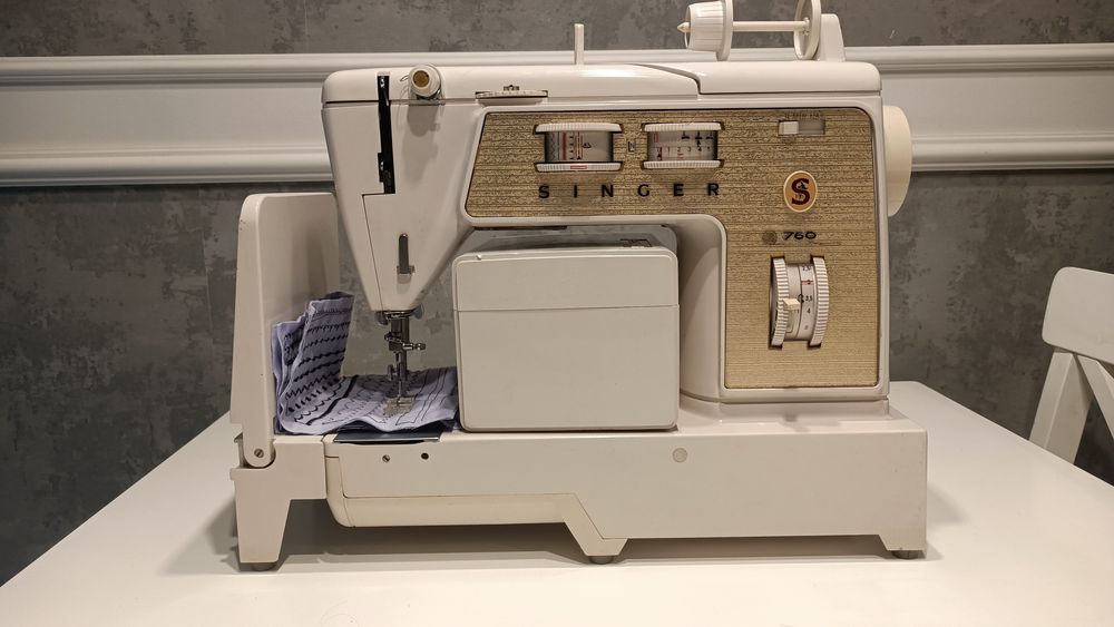 Maszyna do szycia Singer 760