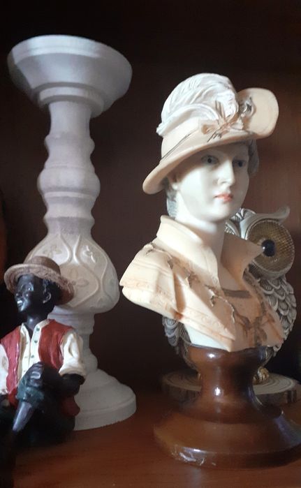 Estatueta Marfinite Busto Dama Antiga peça de Alain Giannelli