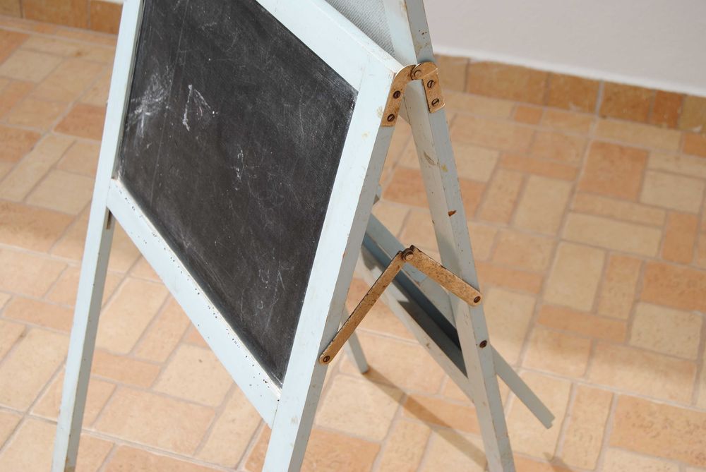 Quadro antigo em madeira e ardósia com cavalete - vintage