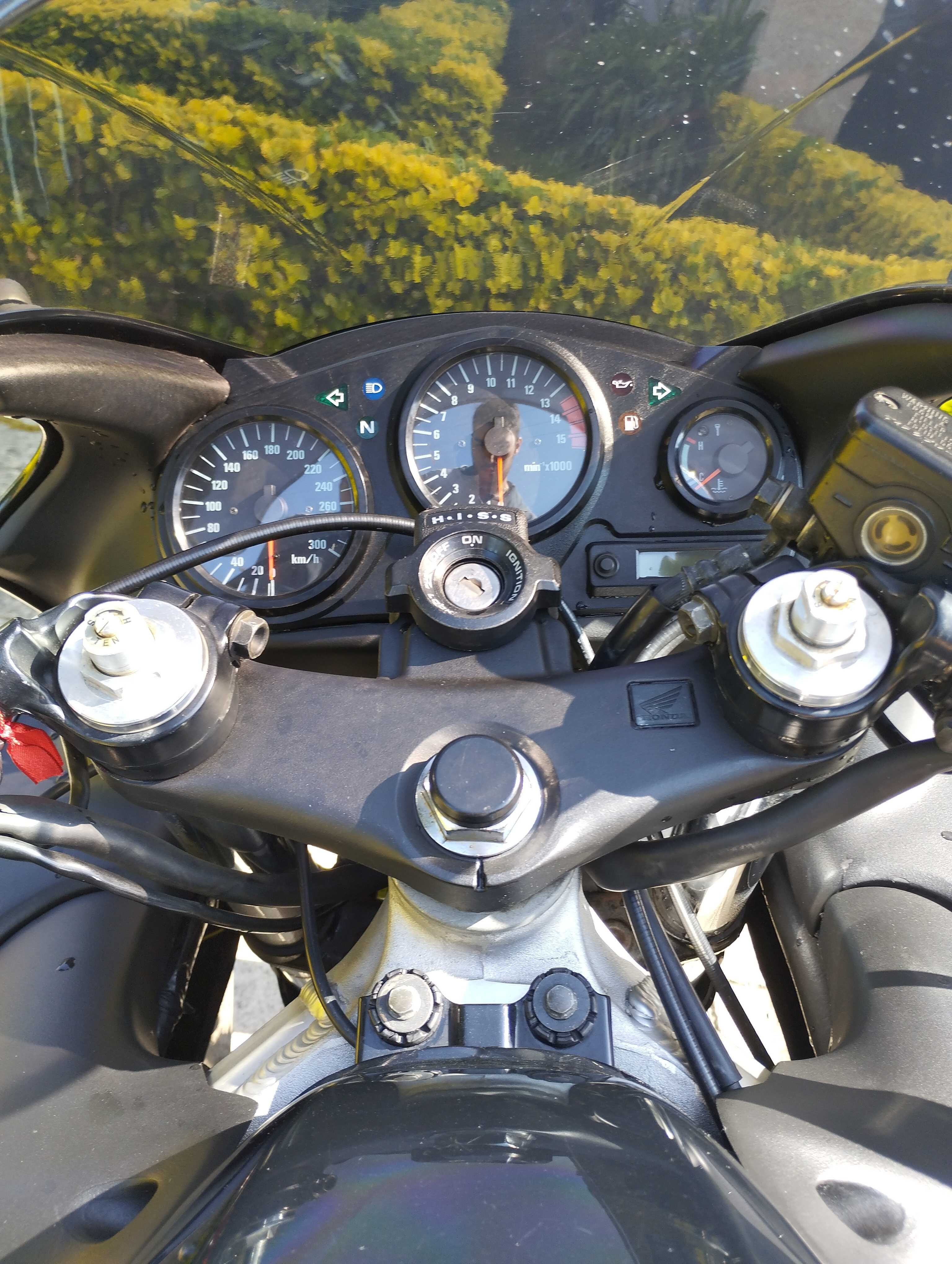 Honda CBR 600f como nova