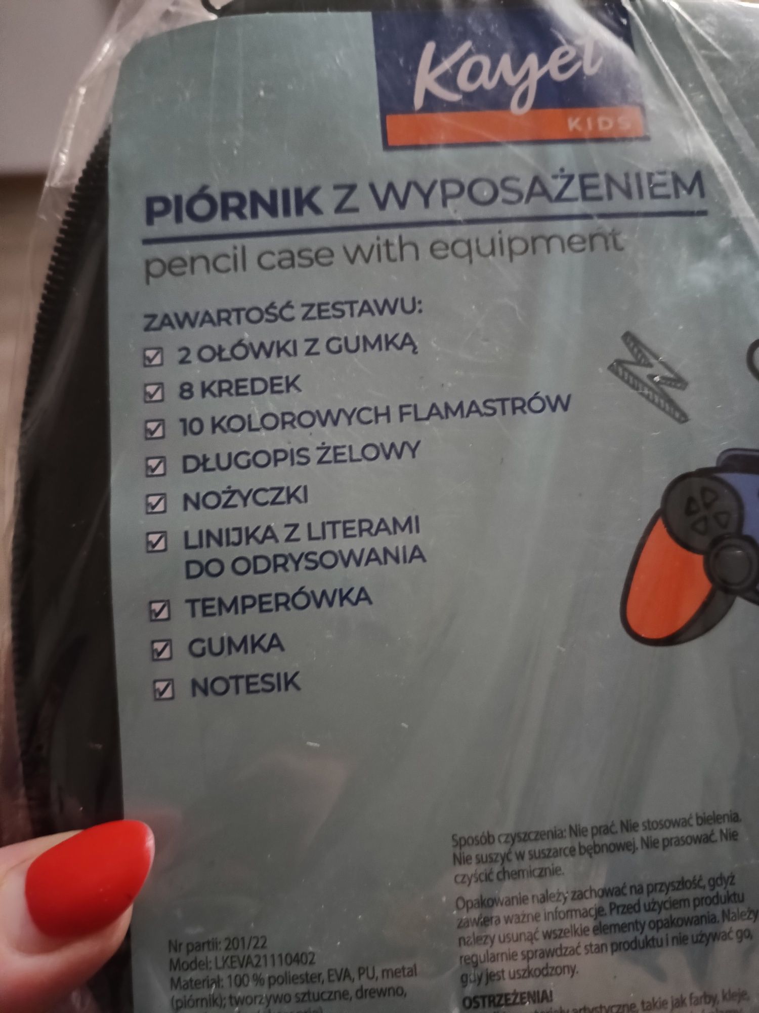 Piórnik z wyposażeniem nowy