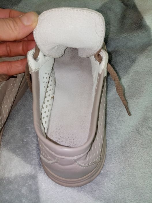 Мокасини, кросівки