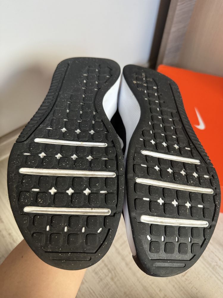 Buty damskie NIKE mc trainer 3 rozmiar 40.5