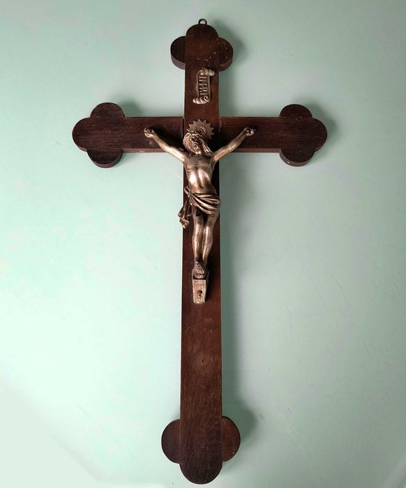 Drewniany krzyż (56 cm) z przełomu XIX/XX wieku