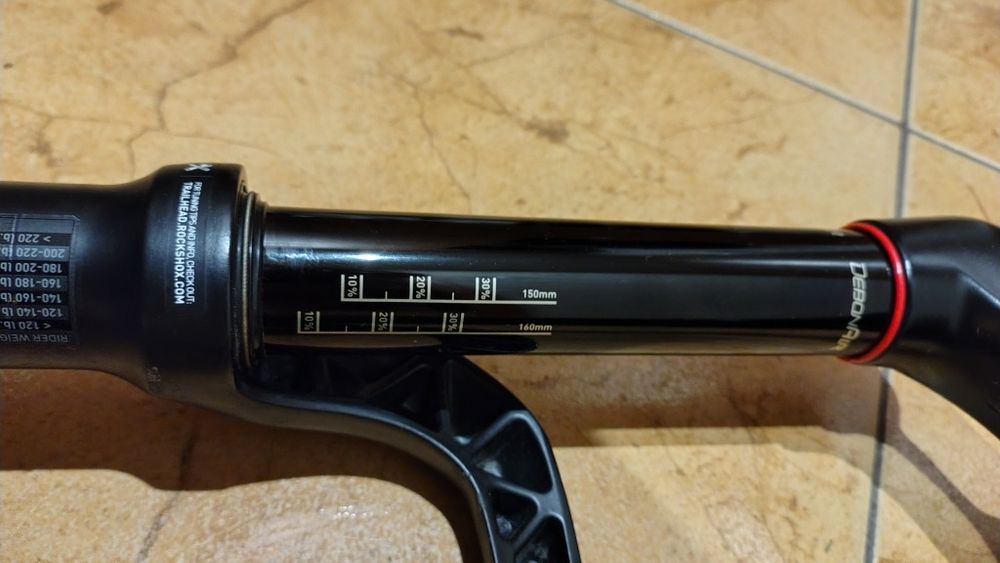 Amortyzator rowery Rock Shox Yari 160 RC 29 DebonAir