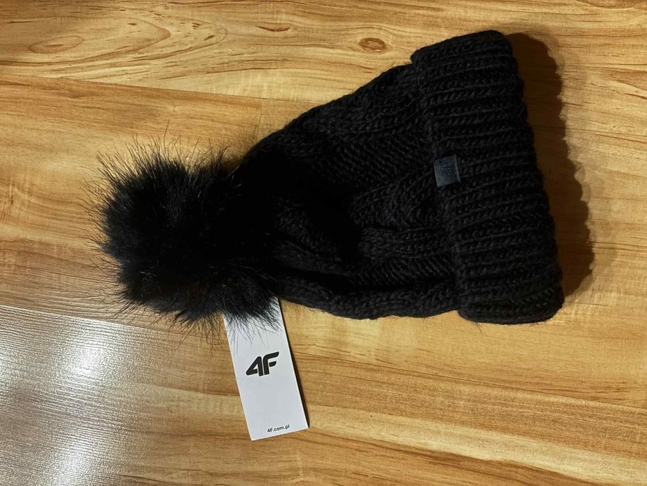 Nowa czapka 4F czarna