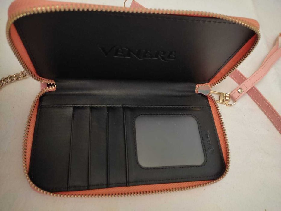 женская сумочка через плечо.