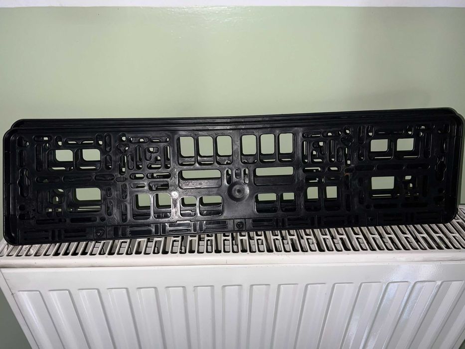 2 szt. mało używane, niepopękane i mocne ramki tablicy rejestracyjnej