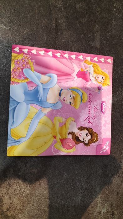 Sekrety księżniczek książka z okienkami