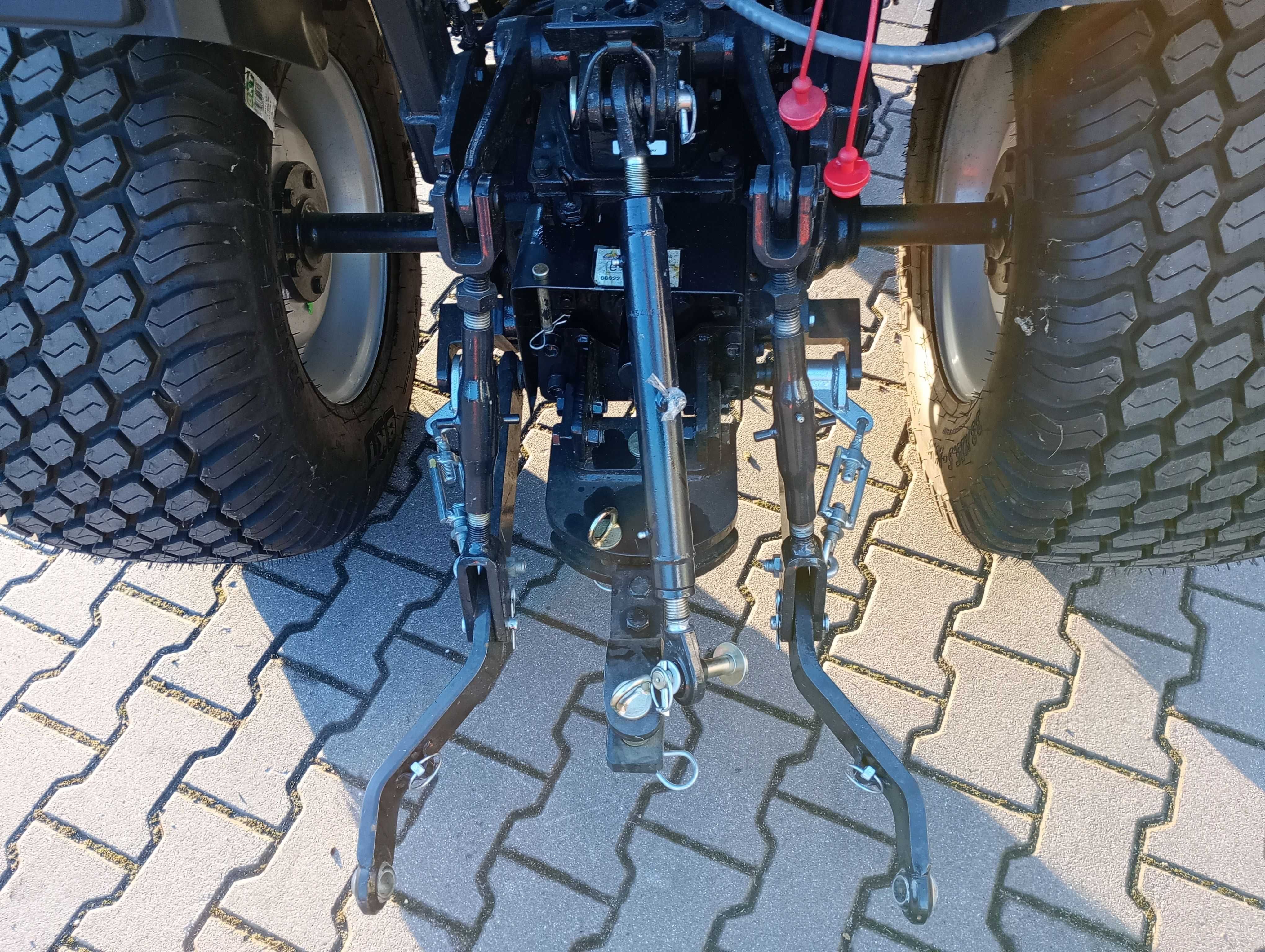 Traktor ciągnik Solis 26 HST Hydrostat 4x4 opony trawiaste zamiatarka