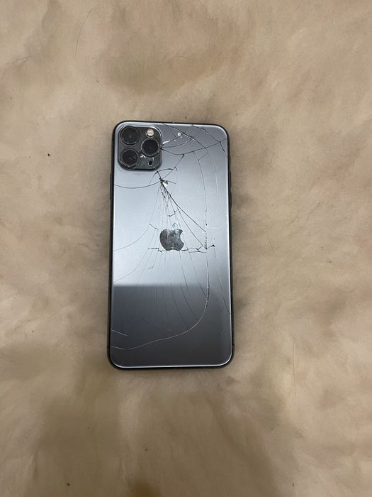 Продам айфон 11 Про Мах 64 гб