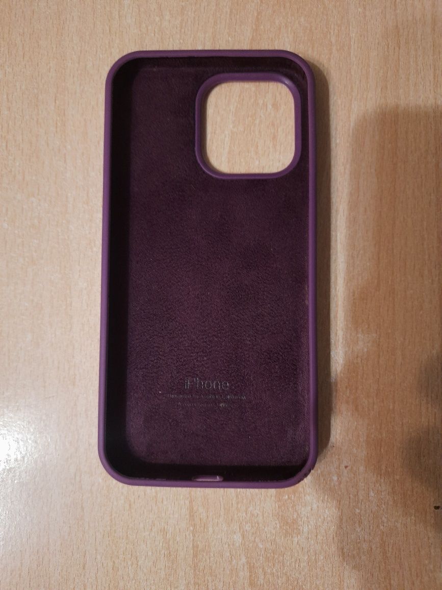 Чехол на iPhone 15