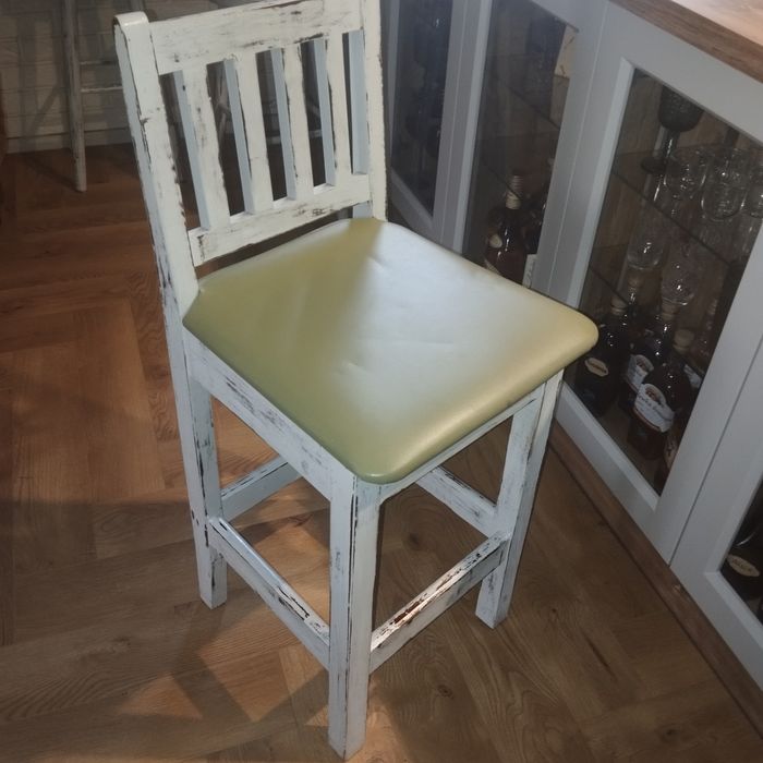 Komplet wysokich krzeseł