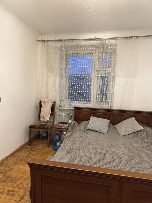 Продається 2-х кімнатна чешка по вул.Руській