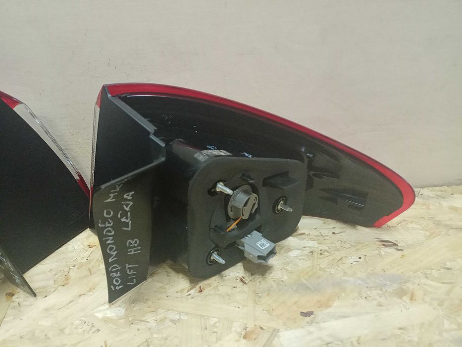 Ford Mondeo MK4 FL lift lampa prawa lewa hatchback tył tylna oryginał