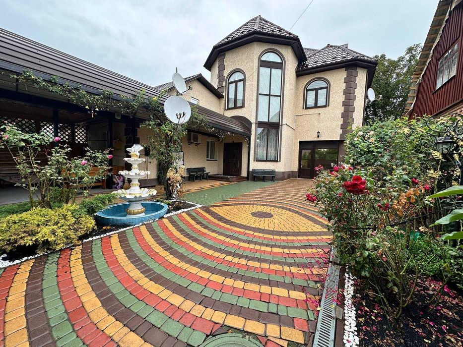 Двоповерховий будинок Старе місто