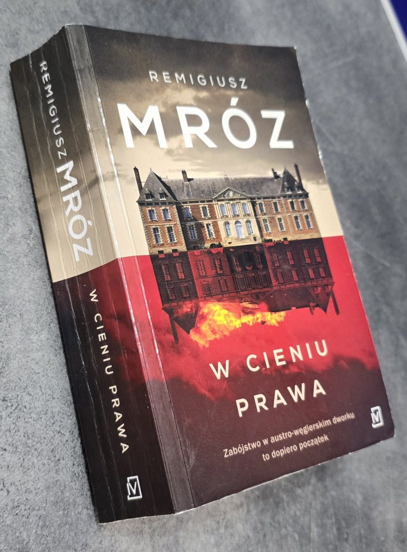 Remigiusz Mróz " W cieniu prawa" kieszonka.