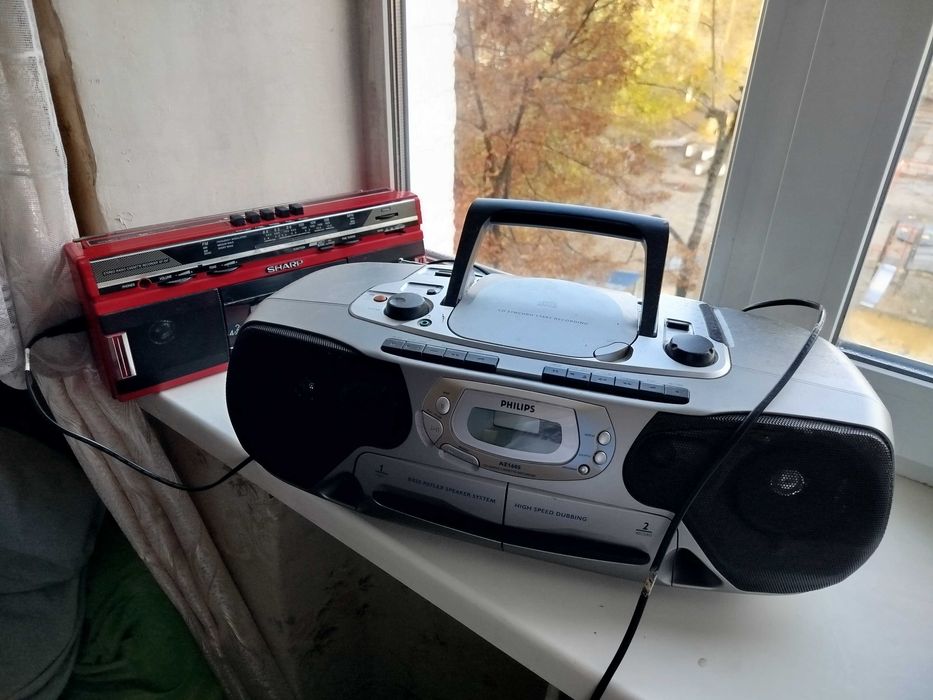 2 магнітофона Шарп та Філіпс