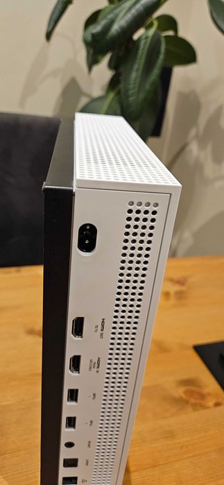 XboX one S, 1 TB + gry