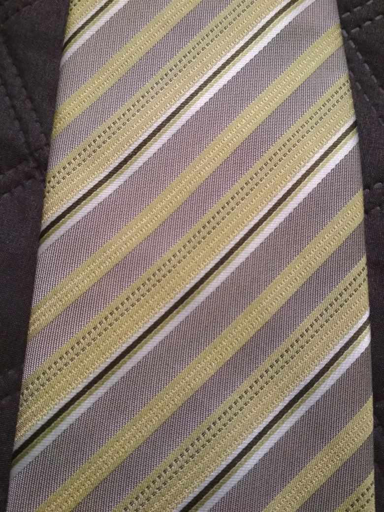 Elegancki krawat męski do koszuli