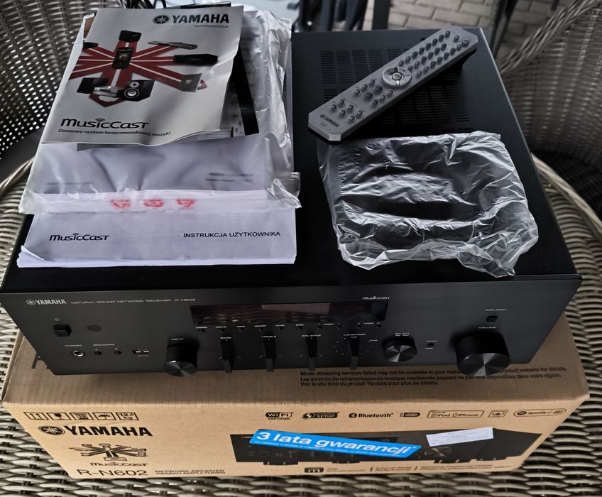 Amplituner stereo YAMAHA R-N602