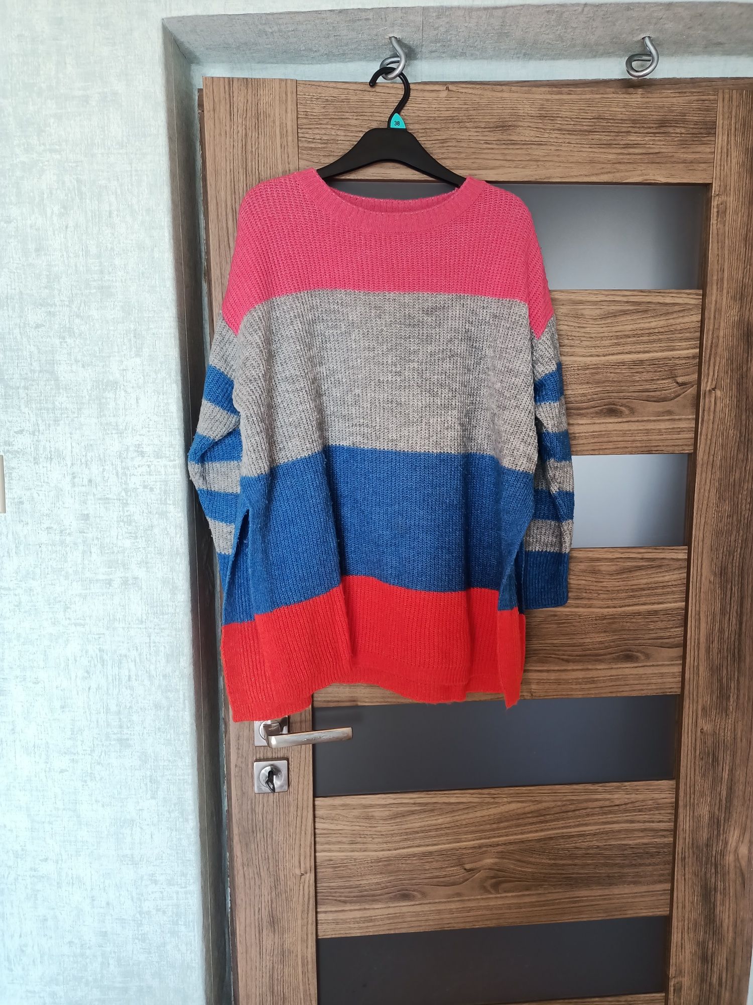 Kolorowy sweter ciążowy C&A