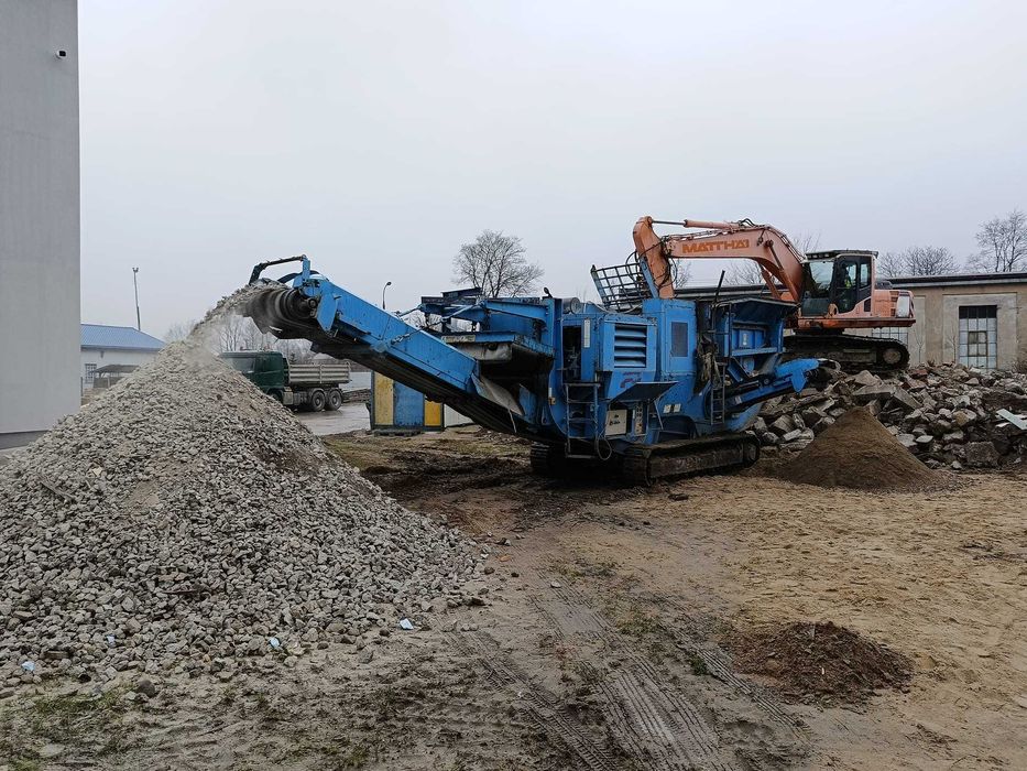Usługa kruszarką Płock, kruszenie tłucznia betonowego, kamiennego