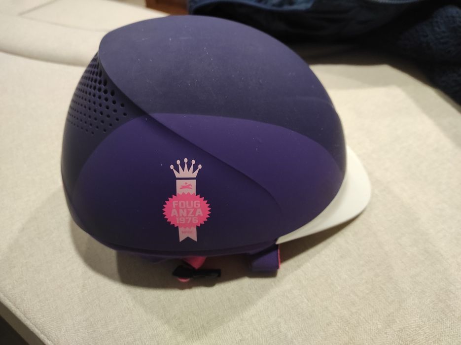 Capacete e luvas equitação