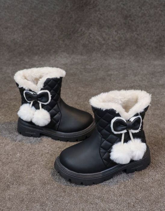 Чобітки на дівчинку