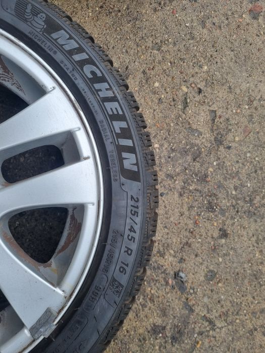 Koła  zimowe BMW 215/45R16 alufelgi z oponami