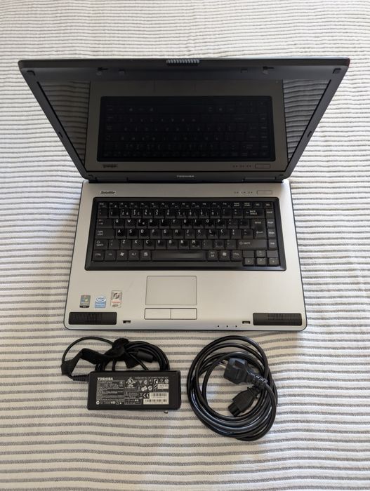 Toshiba Satellite L40-18L ( Portátil ) *
